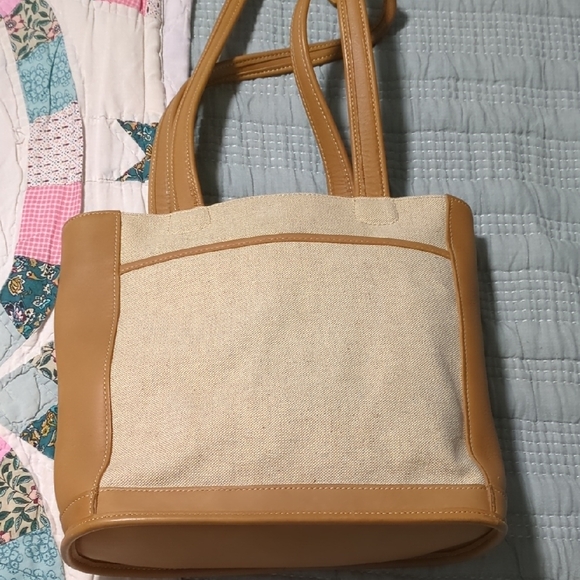 Elegant Tan and Cream Tote Bag - Picture 8 of 13